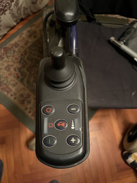 Scaun cu rotile electric