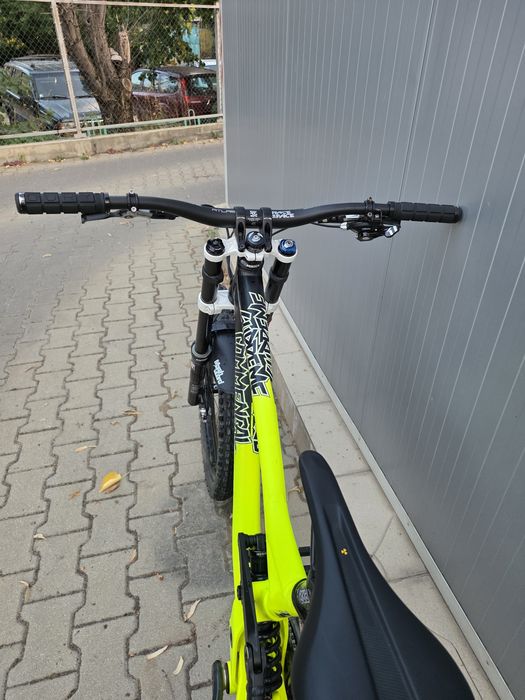 Продавам commencal v3 supreme dh