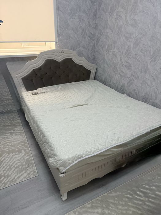 Кровать с шкафом и тумбочками