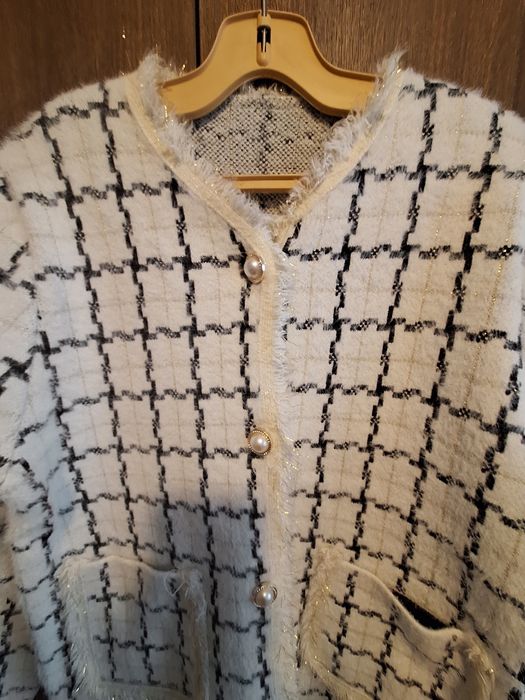 Продавам топла но и елегантна дамкка жилетка/сако