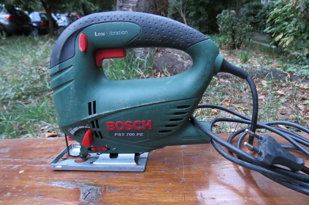 Vând fierastrau pendular Bosch Pst 700 PE