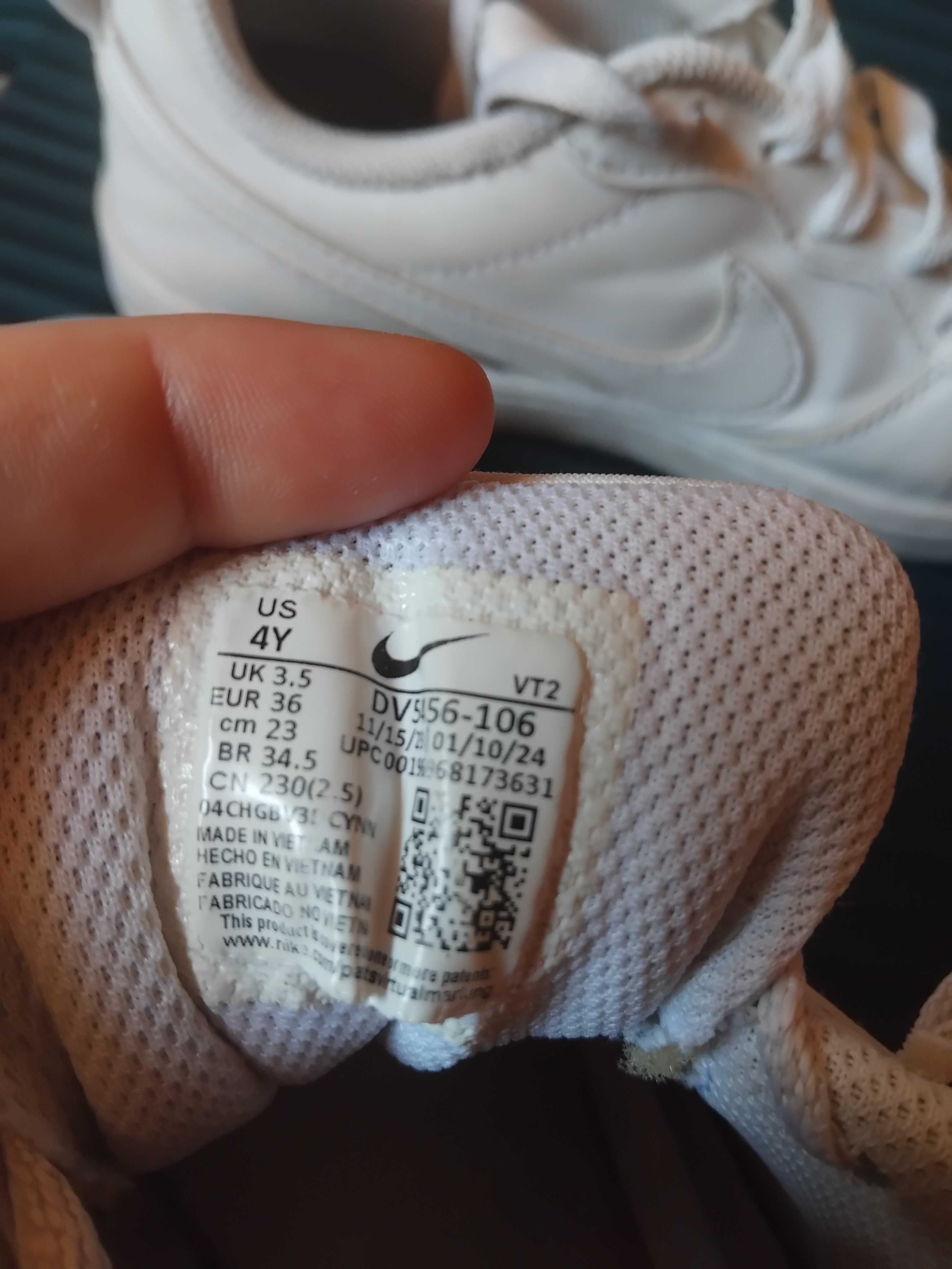 NIKE 100% оригинални бели маратонки