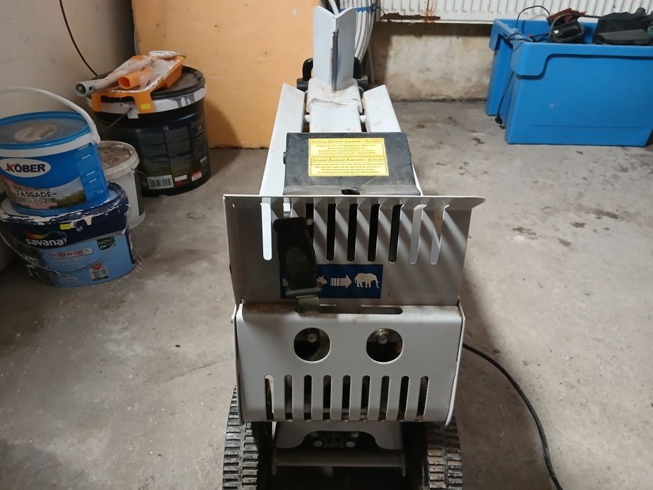 Crapator hidraulic de lemne