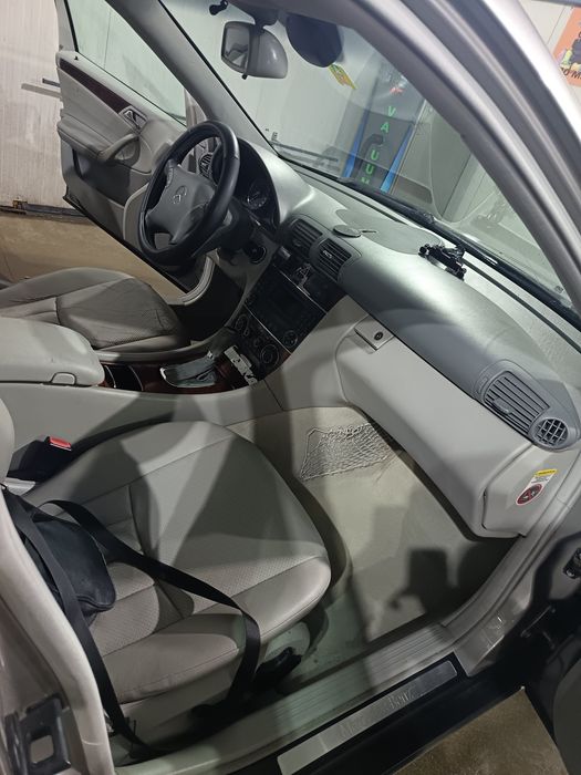 Мерцедес бенз С180 Компресор 2005Г