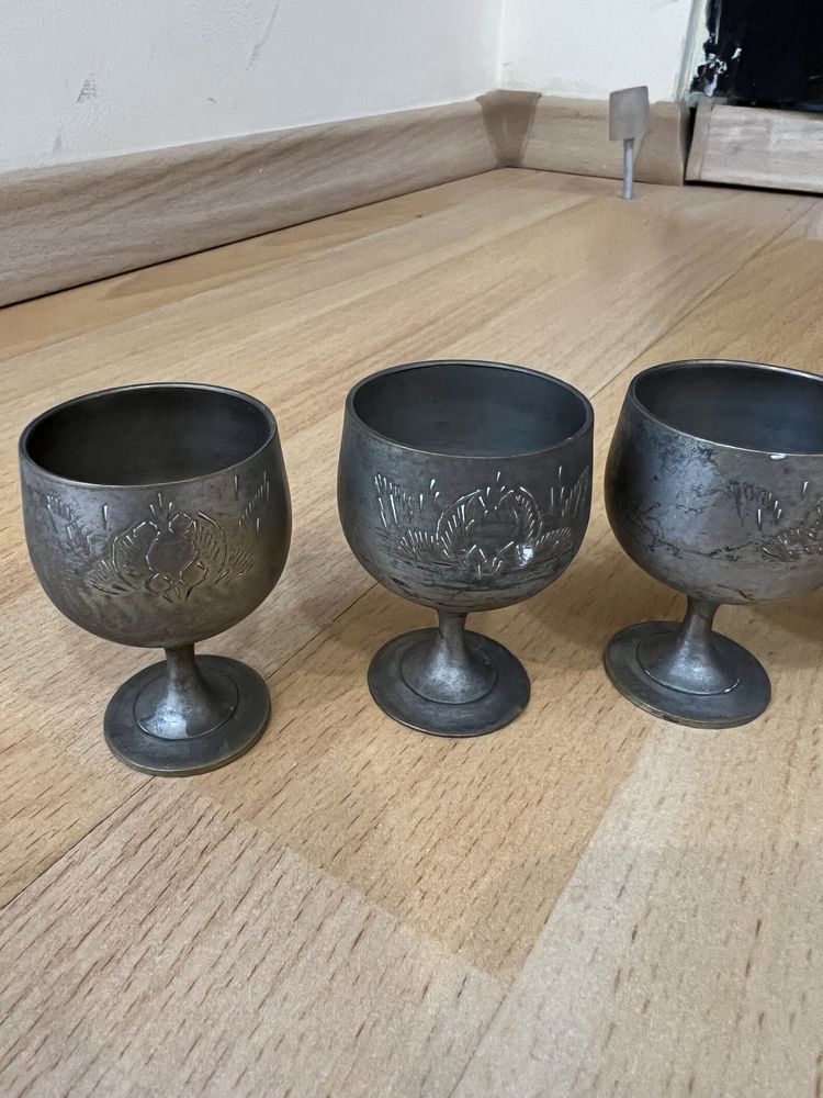 Метални чаши с поднос