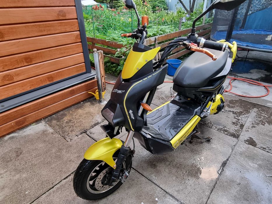 Электроскутер, новая резина.