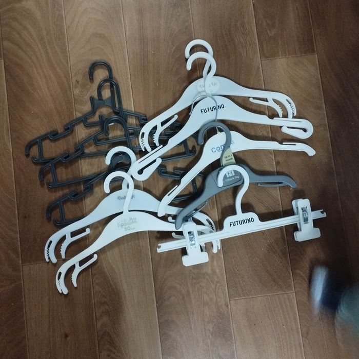 Вешалки детские пластиковые 10 штук