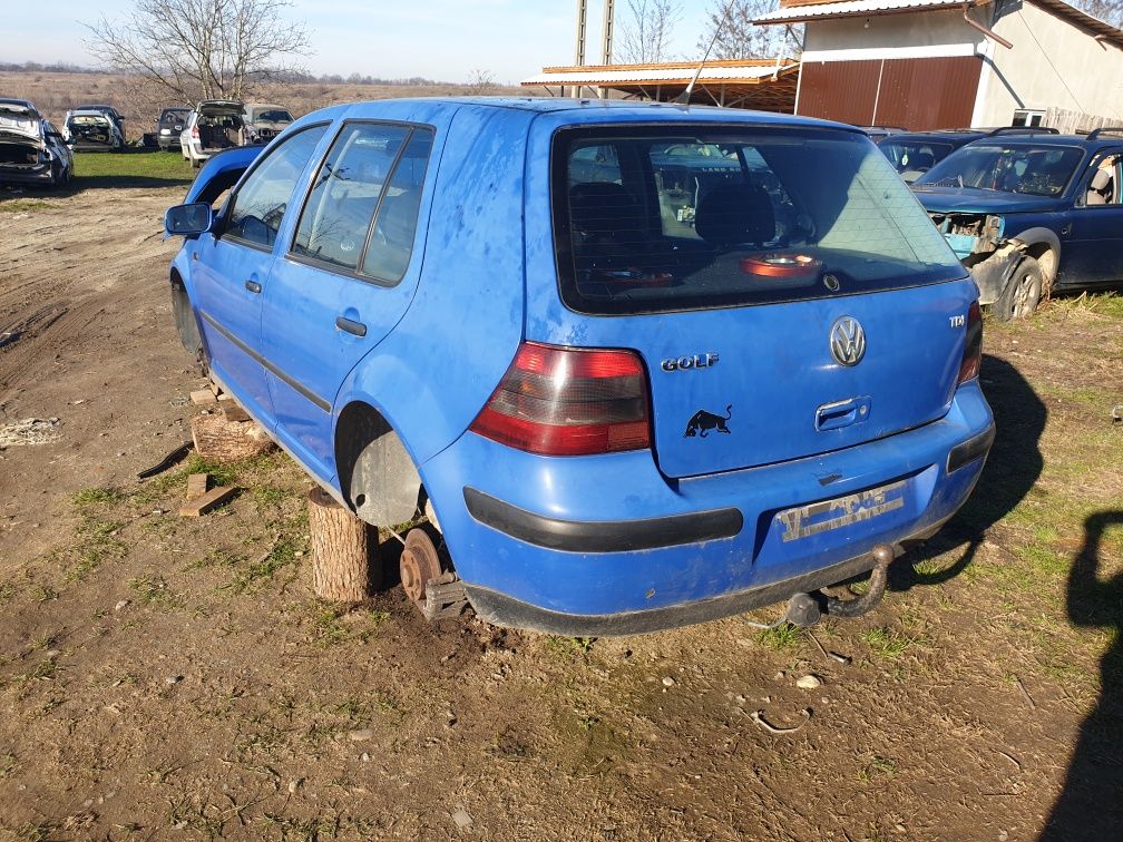 Dezmembrez golf 4 diesel și benzina