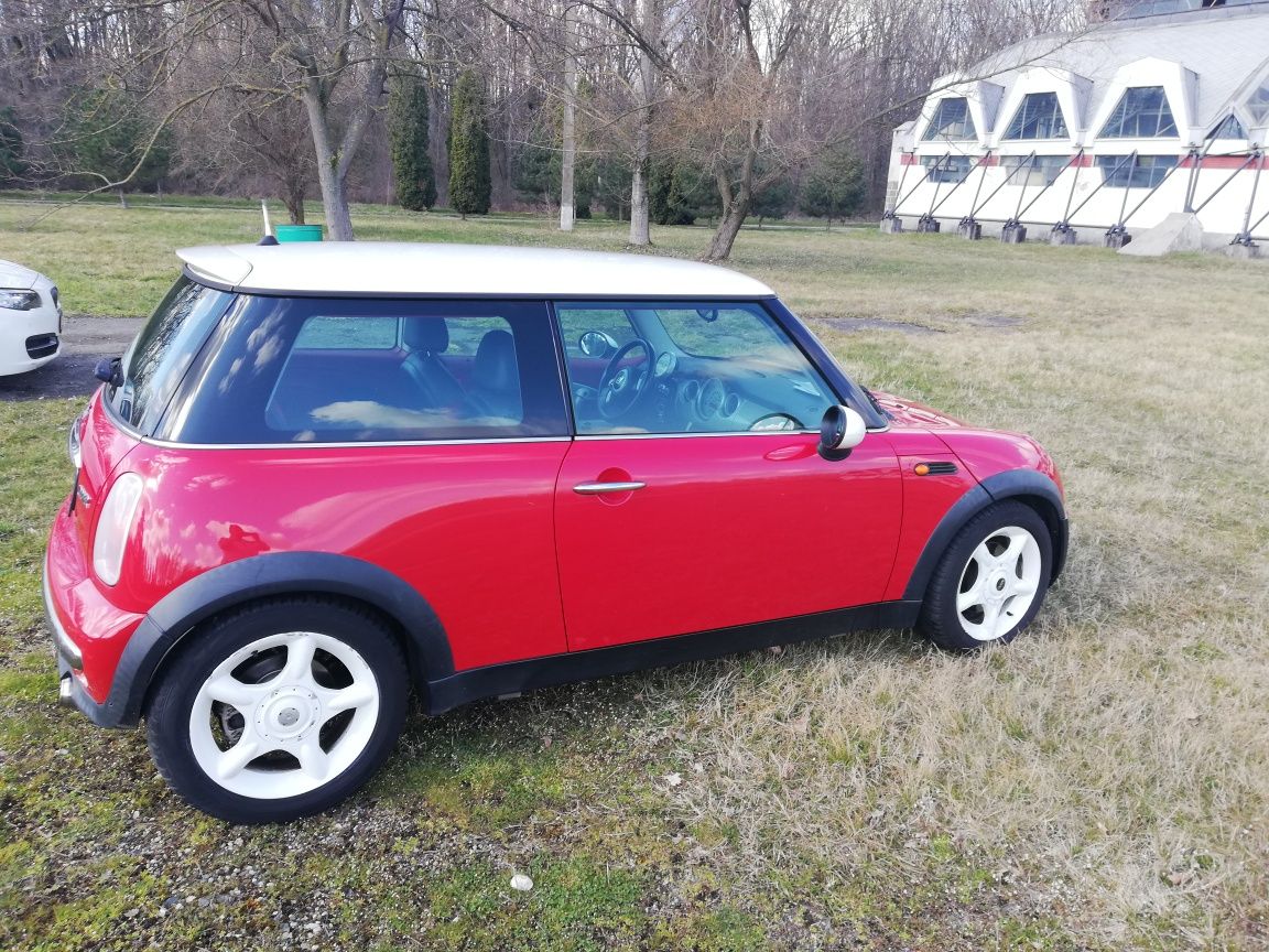 Mini Cooper 116 cp bine intretinut