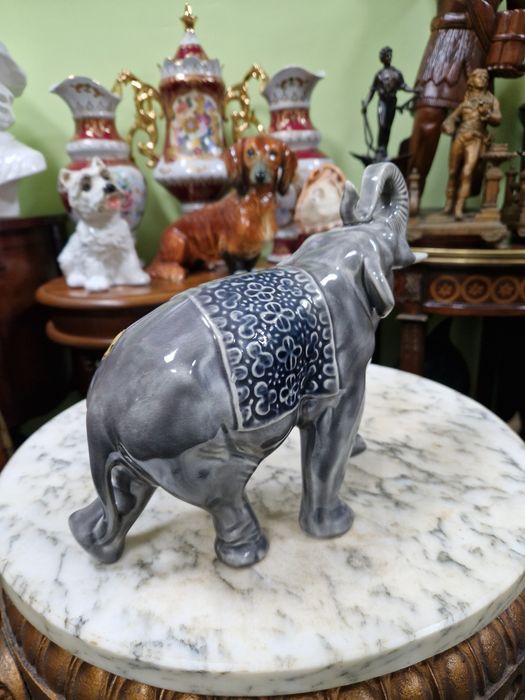 Страхотна антикварна колекционерска порцеланова фигура статуетка