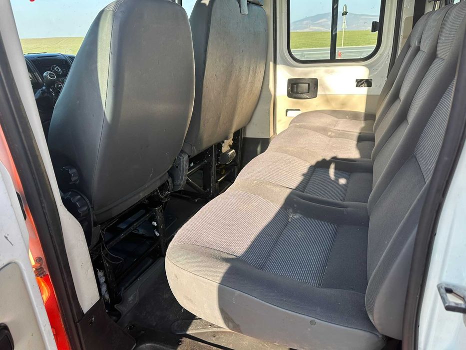Peugeot Boxer Doka 7 locuri și benă fixă