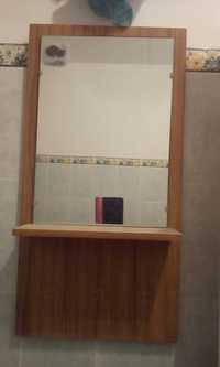 Зеркало-полка, навесное для ванной или прихожей.