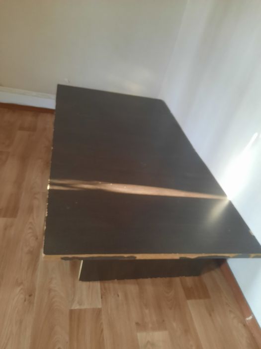 Стол  для гостей