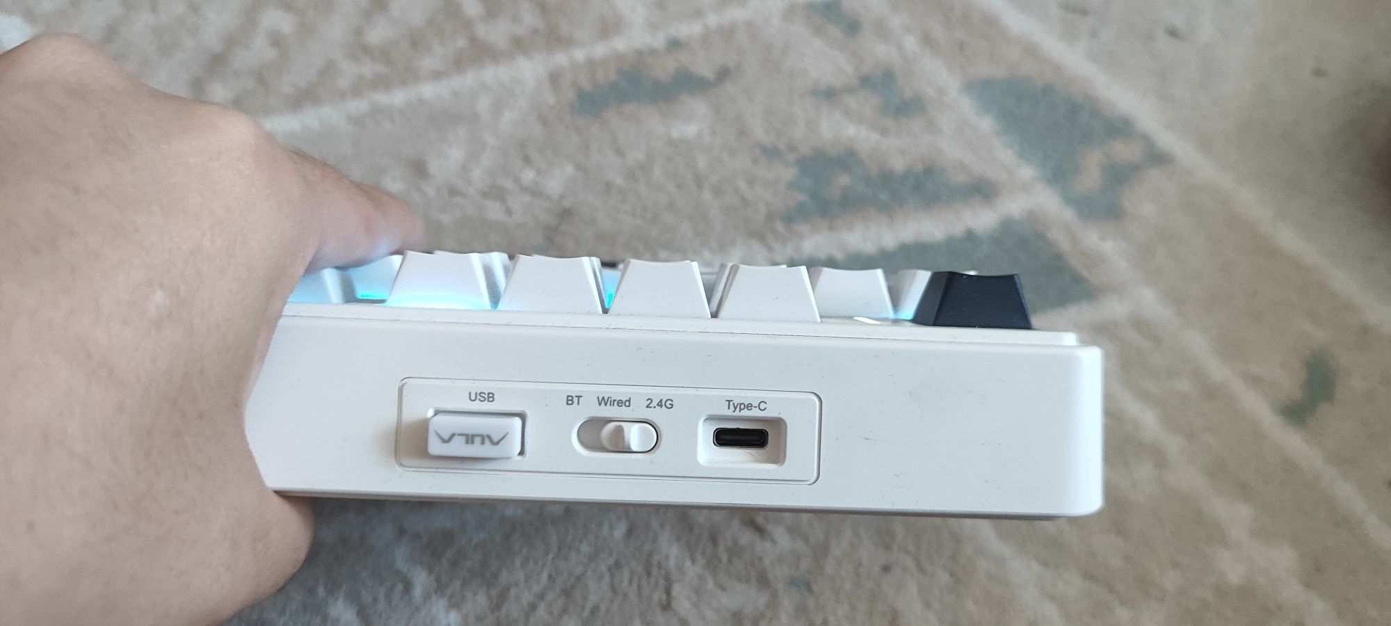 Продам клавиатуру Alua F75