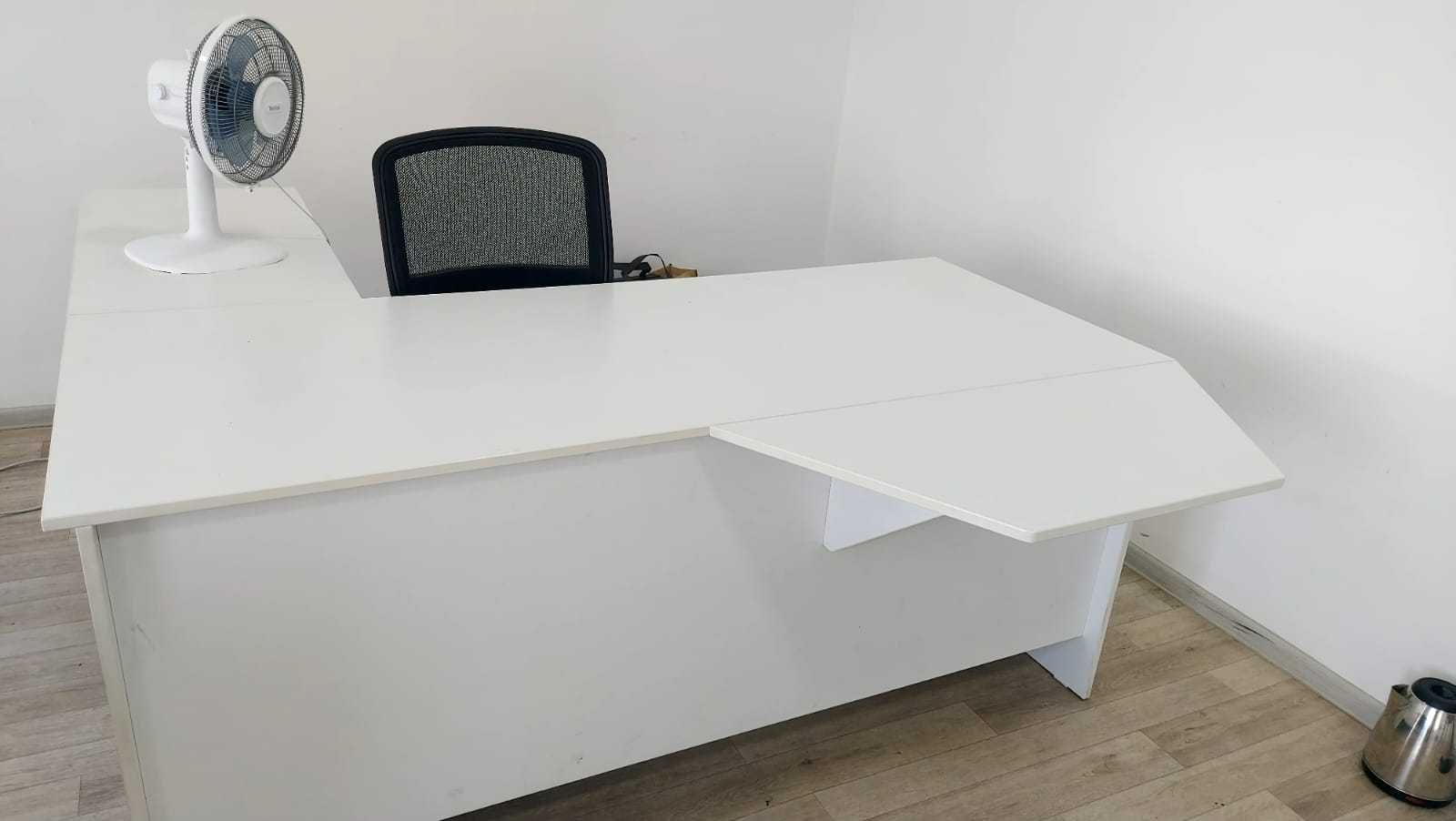 Офисной стол и шкаф