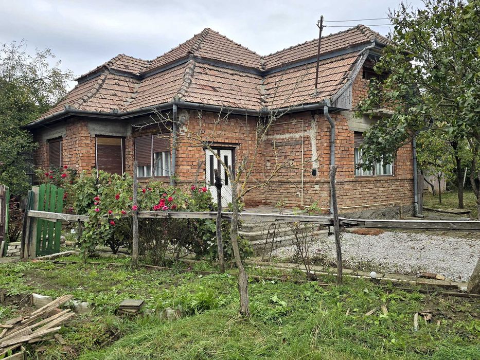 Vand casa de locuit