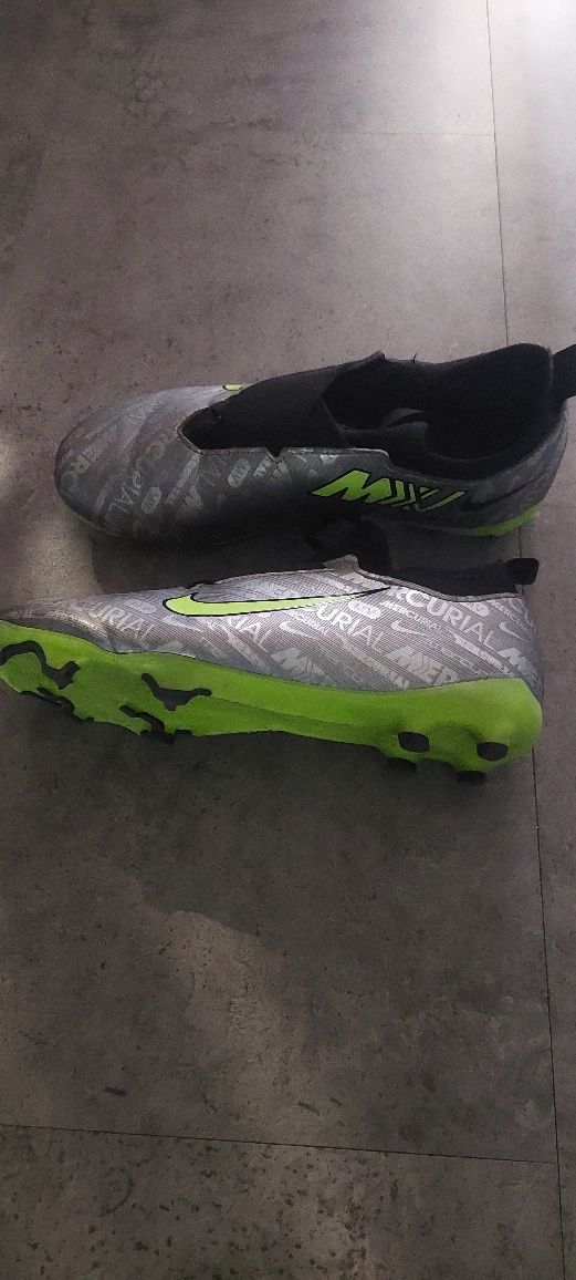 Футболни бутонки Nike