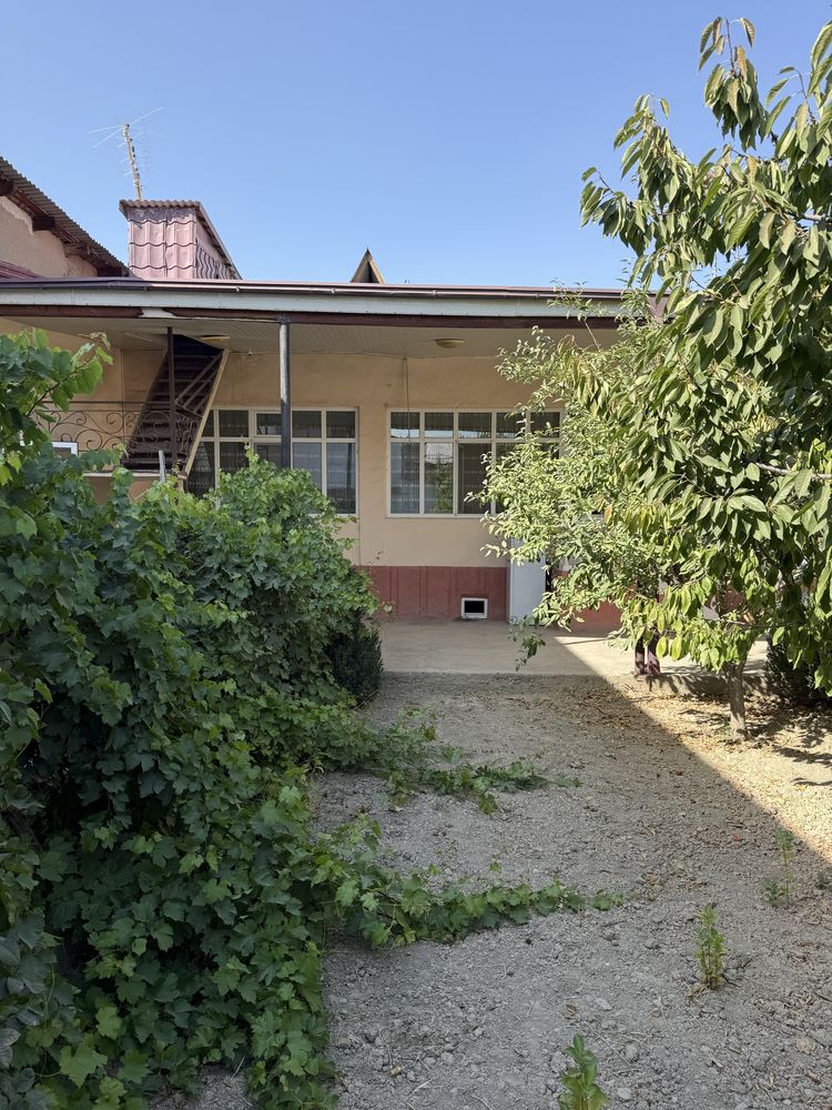 Kottedj sotiladi 5 xonalik