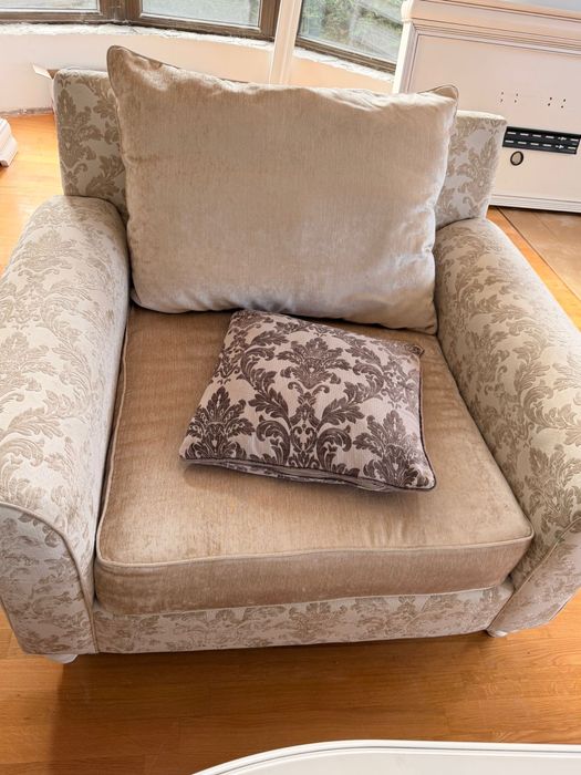 Canapea bej L:255 cm,Fotoliu L130cm .