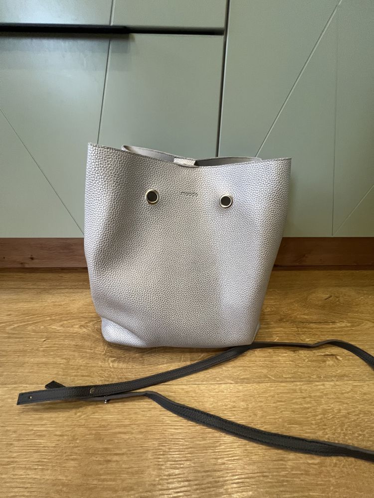 Дамска чанта сребърен цвят