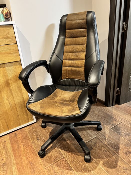 Мениджърски офис стол