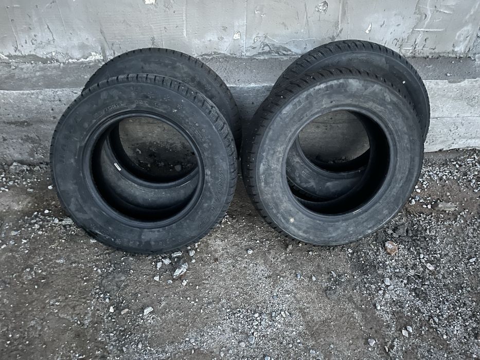 Продам зимние шиповонные шины R14