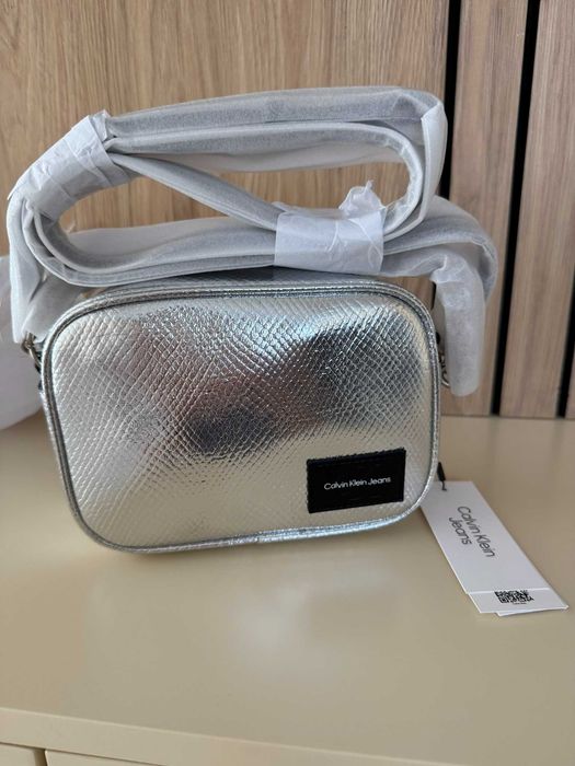 Нова дамска чанта Calvin Klein