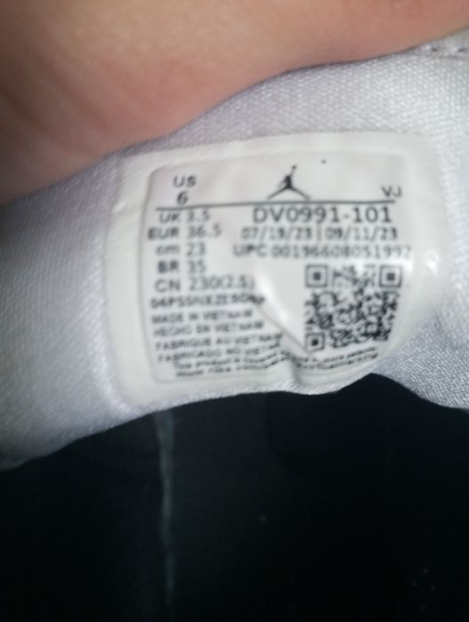 Vând Air Jordan păpucii ai fost purtați de câteva ori mărimea 37