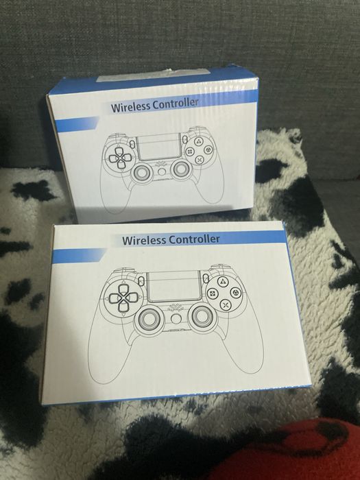 2 Controlere pentru ps4 + un joc
