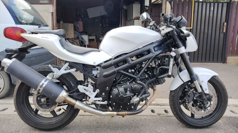 Hyosung GT650 Naked (nu Suzuki Yamaha Honda Kawasaki))