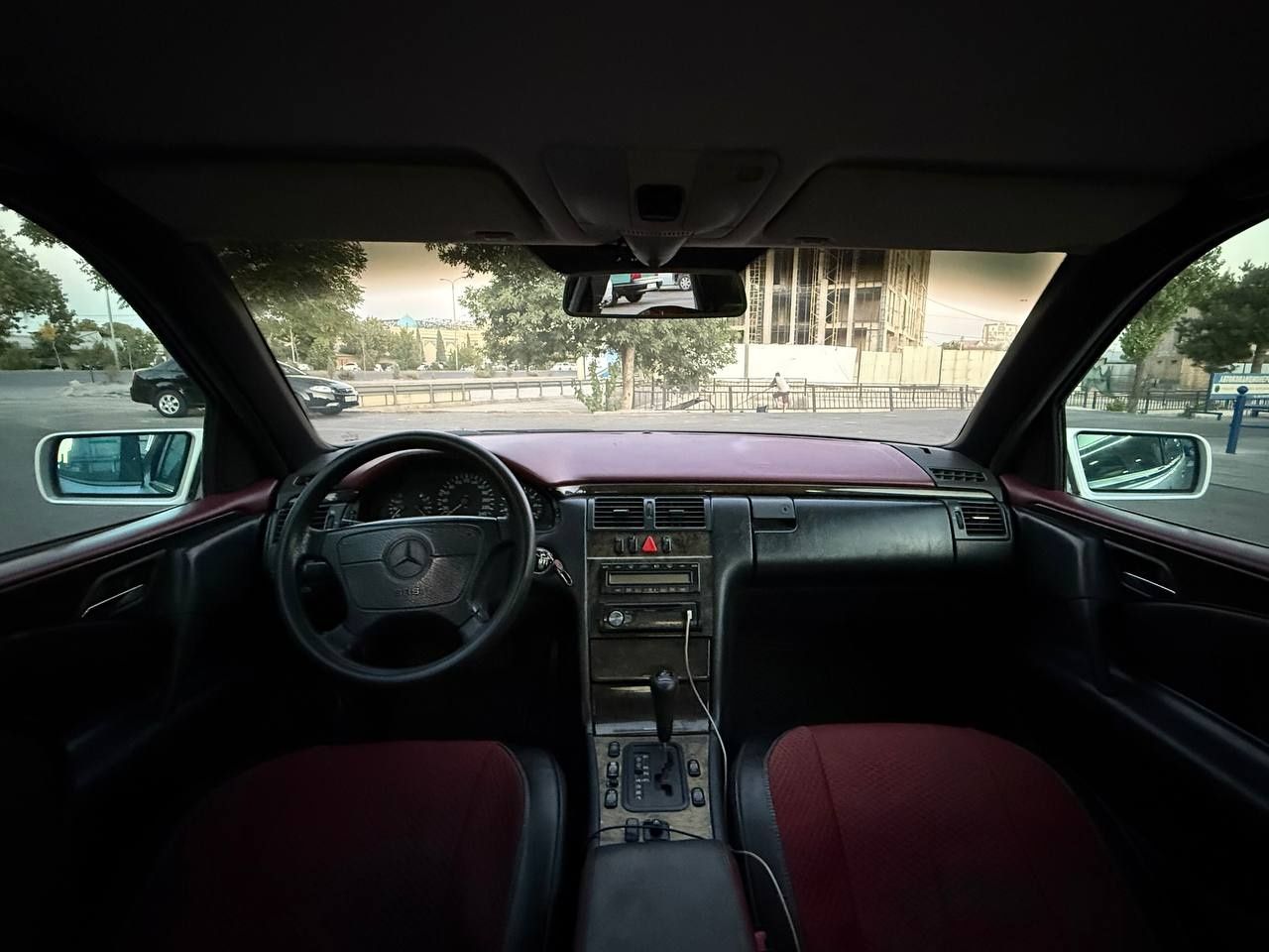 Mercedes Benz E200