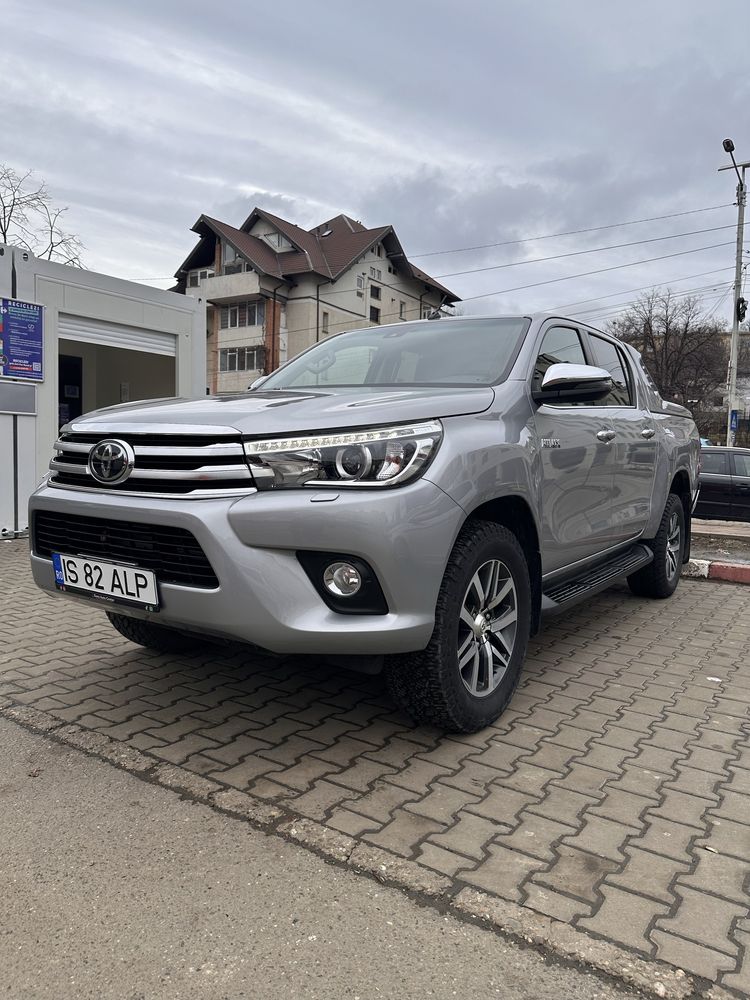 TOYOTA HILUX 2,4D Invincibile