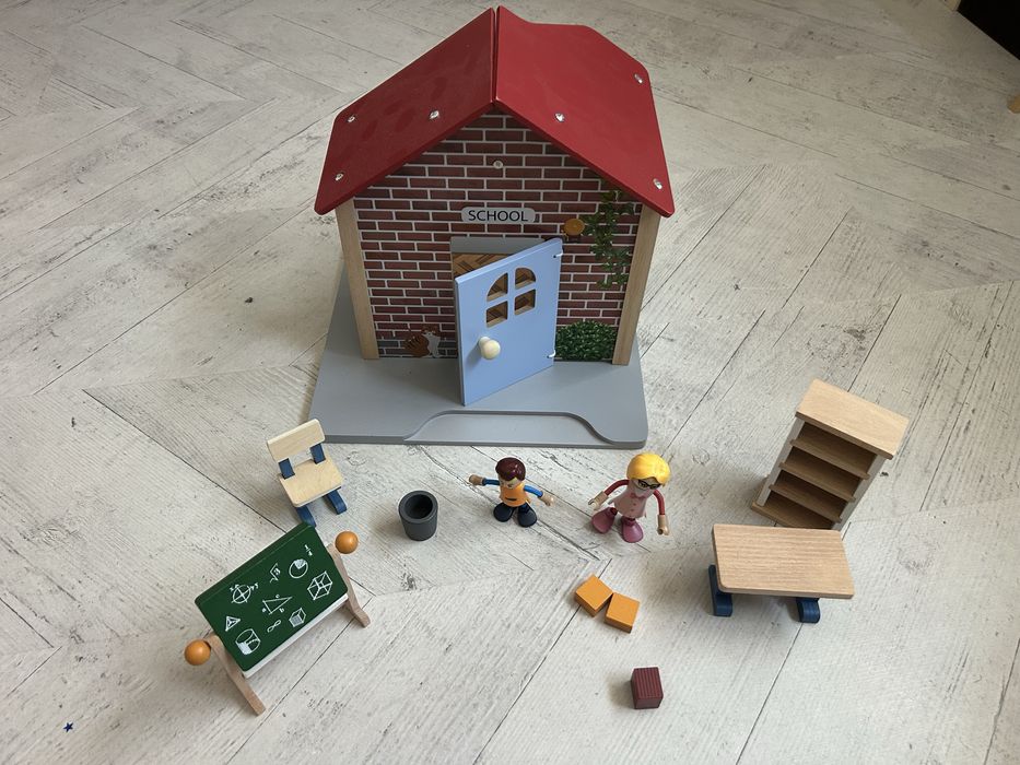 Jucarie Casuta lemn - clasa de scoala