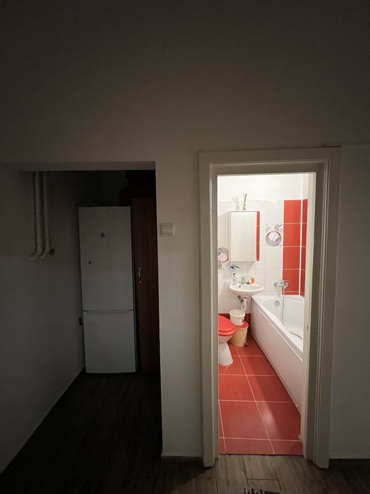 Inchiriez garsoniera