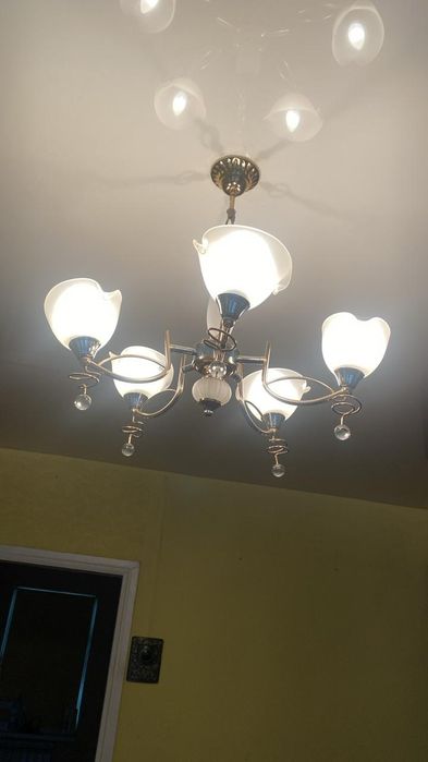 Продам люстру 5 ламп