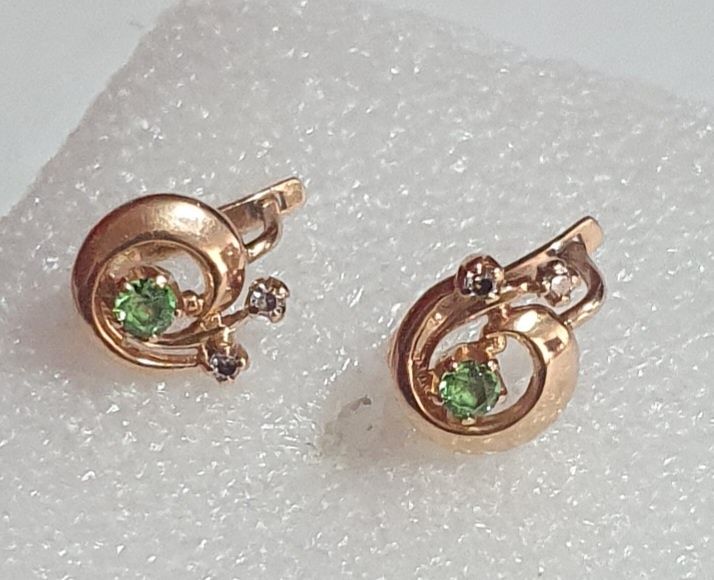 Серьги    золотые.