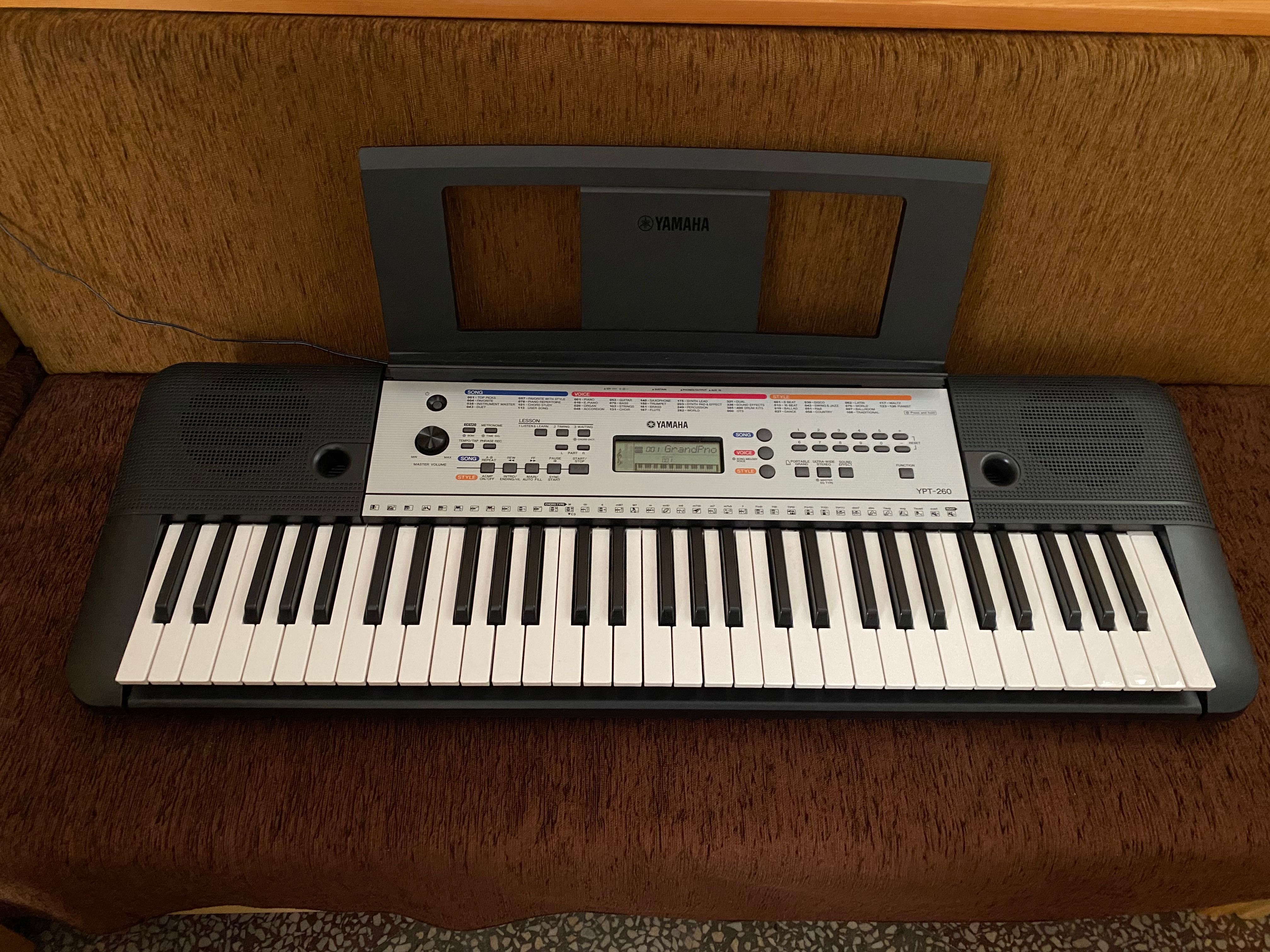 Синтезатор - Yamaha 260