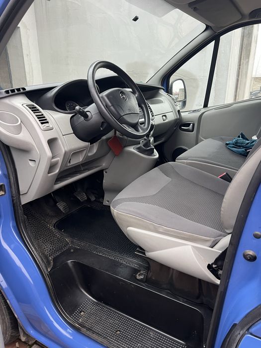 Opel Vivaro 3 locuri