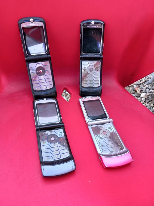 Vând 4 Motorola V3 de Piese pt Colecționari sau Pasionați