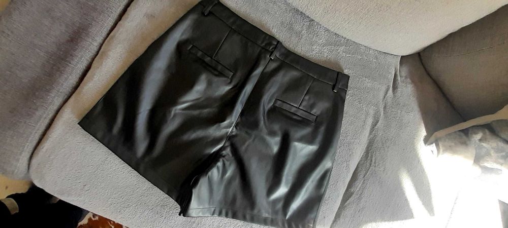 Pantaloni scurti imitatie piele dama - NOU