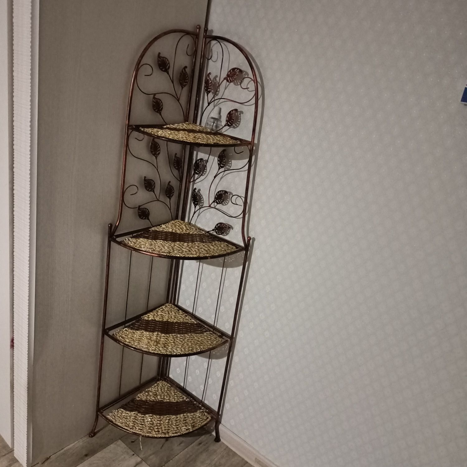 Продам этажерку металлическую