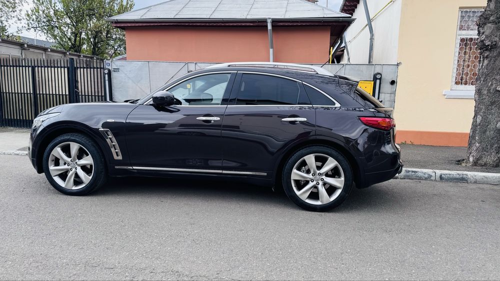 Infiniti qx70 sau fx30ds