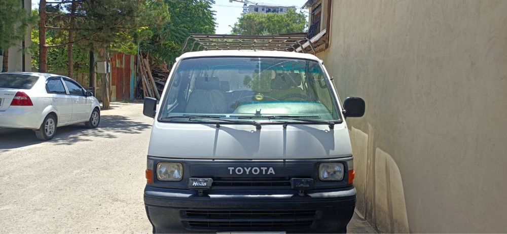Тоyota HiAce 1990