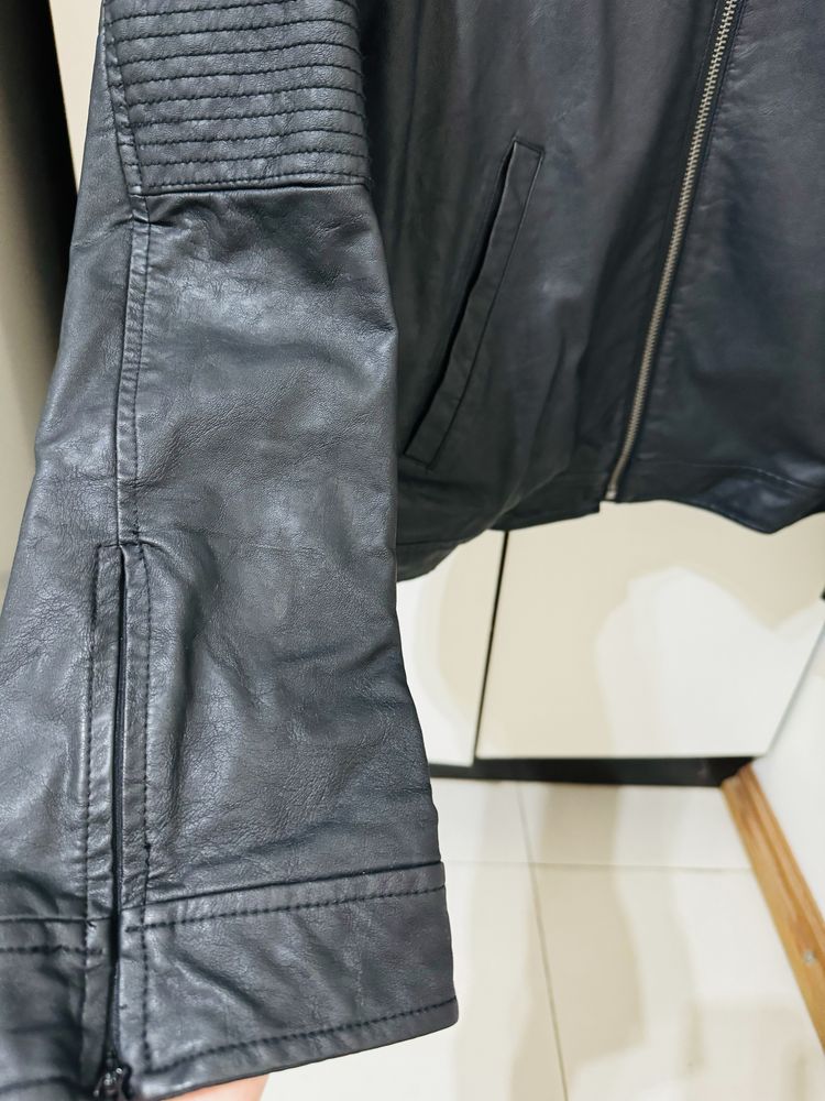 Кожено яке Guess от изкуствена кожа ръст 170