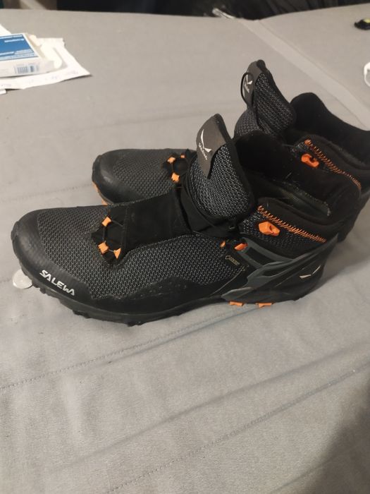 Bocanci Goretex măsura 44