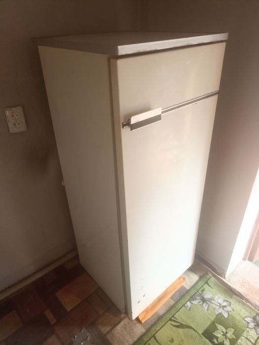 Продам холодильник