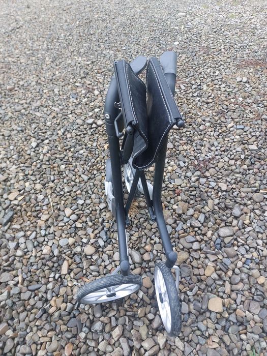 Cadru de mers pliabil