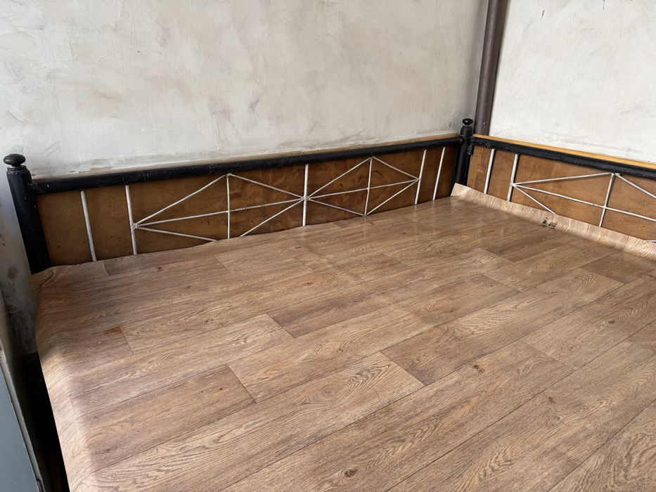 Продается металлический топчан (сўри)