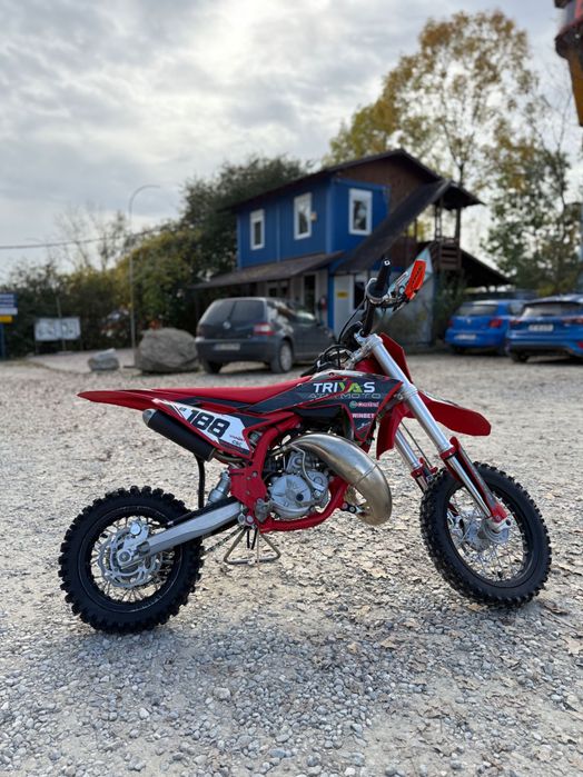 GasGas MC50 model 2024, achizitionat in iunie 2025, 35 ore de