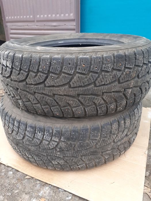 Продам шипованые шины 265.65.р17